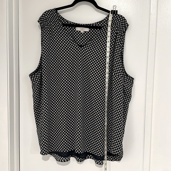 LOFT 26 Plus Black w/flower design & Swing Sleeveless Double-Layer Shell - Picture 2 of 5